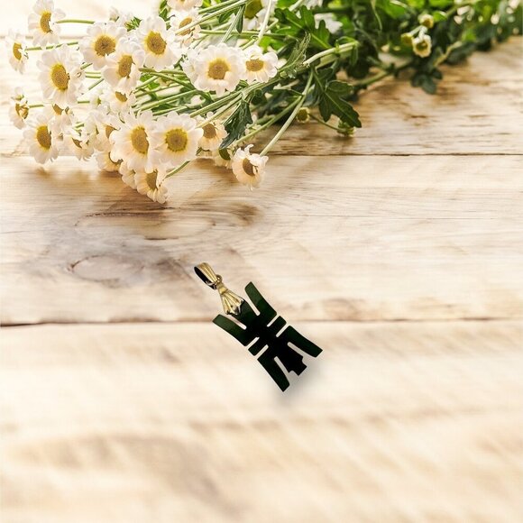 Green Jade "Hum" Pendant Good Luck Symbol - Picture 5 of 10